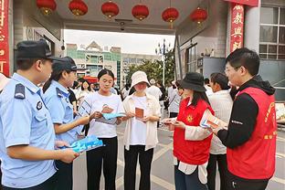 主场26分钟就两球落后，场边滕哈赫手指放嘴上陷入沉思